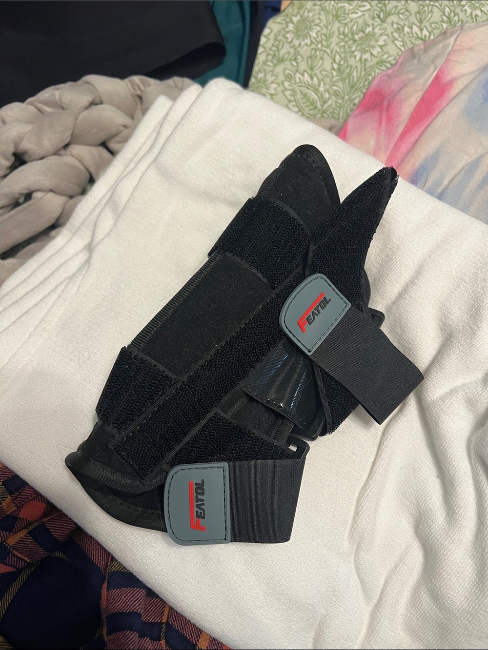 Unisex wrist brace. Right hand.